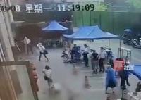 警方通報女子輕生墜亡險砸路人 為什么跳樓原因始末詳情曝光