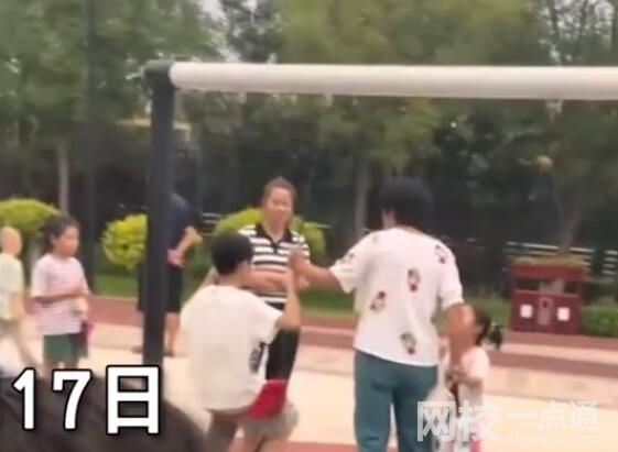 兩小孩搶秋千 雙方家長大打出手 拳打腳踢真相簡直太可怕了