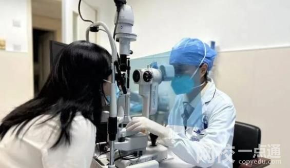 女子戴隱形10年角膜長滿新生血管 隨后被確診雙眼瞼緣炎結(jié)膜炎干眼癥