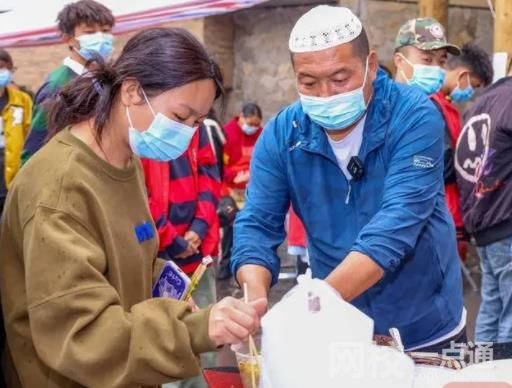 瀘定地震送出上千碗面的拉面哥去世 妻子：會(huì)把愛心延續(xù)下去
