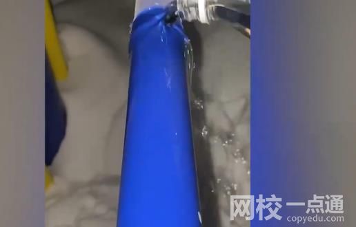 實拍阿勒泰超強寒潮:戶外倒水成冰 具體是什么情況?