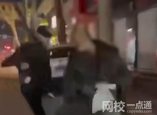 邢臺(tái)男子背后飛踹拾荒老人 警方回應(yīng) 為什么踹人？