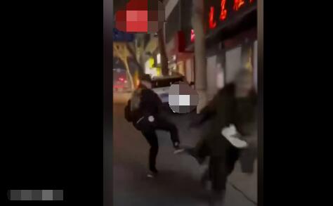 邢臺男子背后飛踹拾荒老人 警方回應(yīng) 為什么踹人？