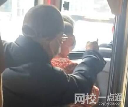 老人疑因男生公交上未讓座將其罵哭 為什么罵人？