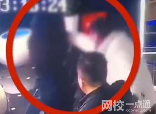 女子KTV遭陌生男子襲胸 警方回應(yīng) 究竟是怎么回事？