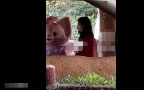迪士尼回應(yīng)游客排擠玲娜貝兒演員 究竟是怎么回事？
