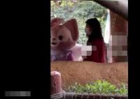 迪士尼回應(yīng)游客排擠玲娜貝兒演員 究竟是怎么回事？