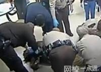非裔男子遭美警跪壓后身亡 內(nèi)幕曝光簡直太意外了