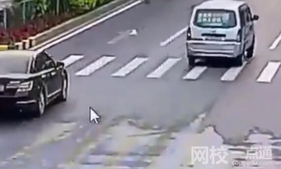 特斯拉撞飛騎手后沖上人行道 究竟是怎么回事？