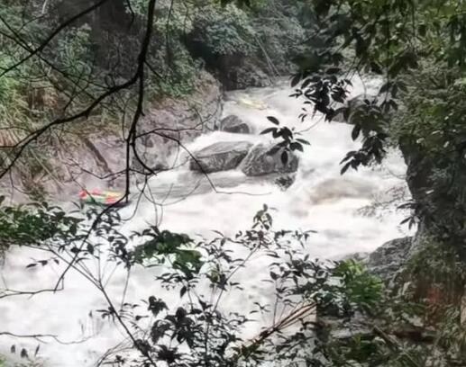 夫妻景區(qū)玩漂流1死1傷 孩子剛4歲 為什么引發(fā)悲??？