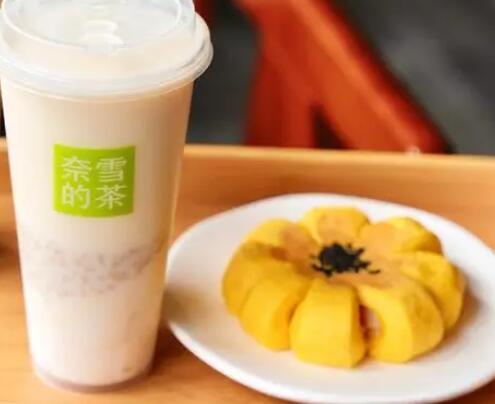 奈雪滑落:被草根“阿姨”打敗 為什么引熱議？