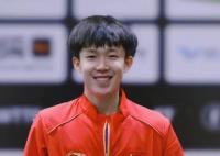 王楚欽回應(yīng)和小胖躲龍隊(duì)身后傻樂(lè) 為什么這么開(kāi)心？