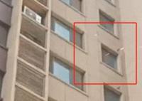 女子高樓撒10萬現(xiàn)金后跳樓?警方回應(yīng) 為什么撒錢跳樓？