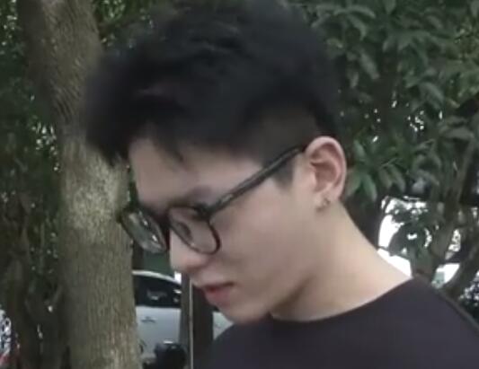 小伙稱做修復(fù)手術(shù)后睜著眼睛睡覺 這也太無奈了