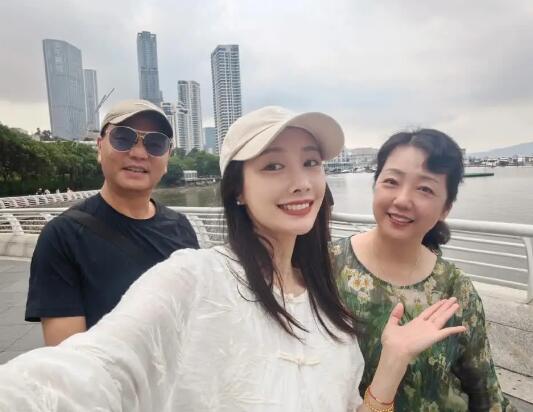 李純發(fā)文稱母親在電梯被困40分鐘 實在太嚇人了