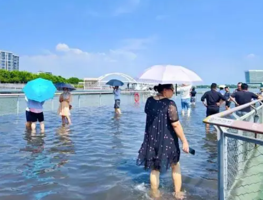 廈門沿海出現(xiàn)天文大潮 實(shí)在太罕見(jiàn)了