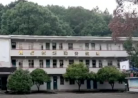 湖南一小學(xué)因招不到生關(guān)閉?校長回應(yīng) 為什么人這么少？