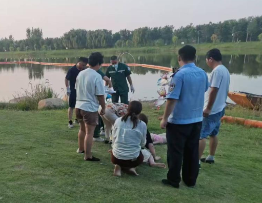 女童景區(qū)溺亡 疑因安全設(shè)施不到位 實(shí)在太悲劇了