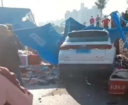 司機(jī)突發(fā)疾病致車(chē)輛失控 造成3死7傷 實(shí)在太悲劇了