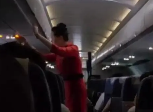 川航航班掛7700緊急代碼備降 為什么備降什么原因？
