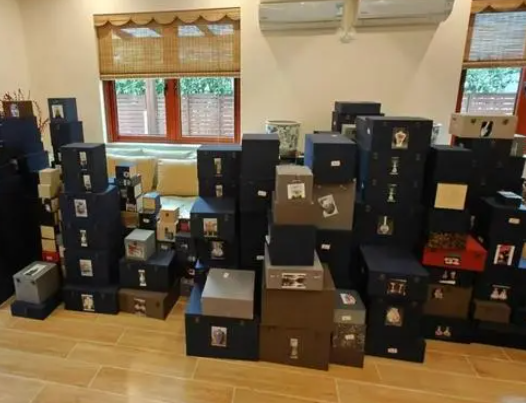 八旬阿姨900萬買千件藏品僅值40萬 為什么引熱議？