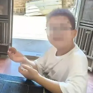12歲男孩負(fù)氣出走還不忘帶上小狗 為什么下落不明？