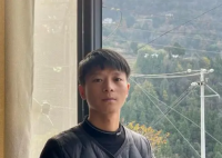 那個“頭破血流的年輕人”走了 實在太悲劇了