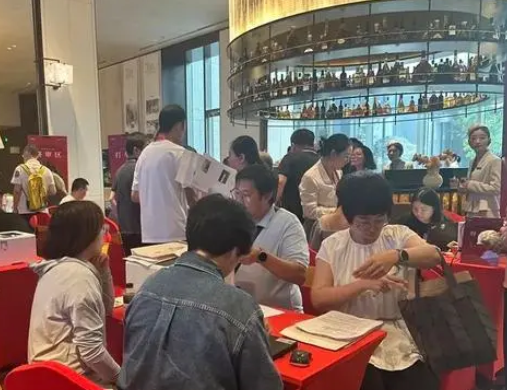 樓市新政后中介放假改輪崗 真的有這么火嗎？