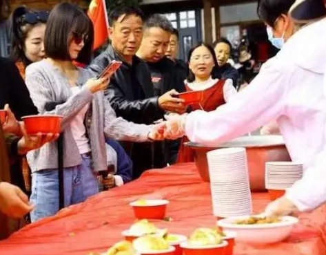 河南景區(qū)1元午餐實(shí)收多了913元 實(shí)在太暖心了