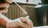 女病毒學(xué)家給自己注射病毒 為什么引爭(zhēng)議？