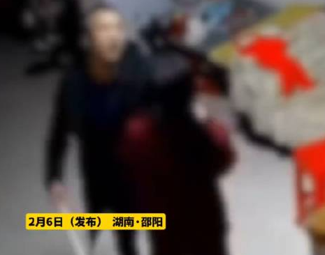 丈夫當(dāng)著兩個(gè)孩子面家暴妻子 畫(huà)面曝光簡(jiǎn)直太恐怖了