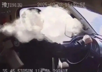 高速路女子與司機爭吵 車輛失控 為什么失控什么情況？