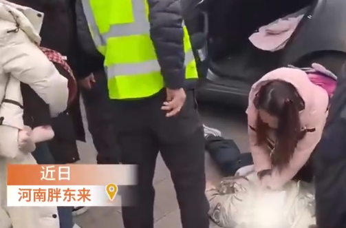 男童突發(fā)窒息 路過醫(yī)務(wù)人員跨欄救人 實(shí)在太感人了