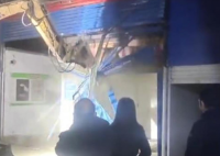 多家商戶招牌夜間被拆 官方回應(yīng) 為什么被拆什么情況？