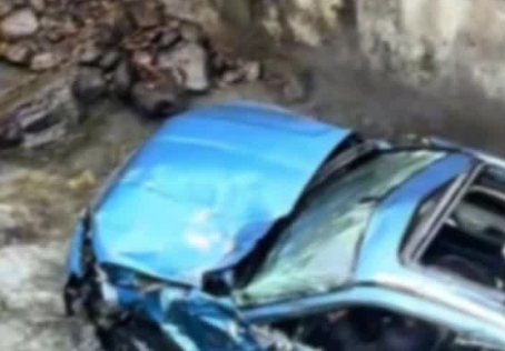 男子自駕318川藏線車失控翻下橋 究竟是怎么回事？