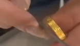 女子嫌金價(jià)太高在家自制金戒指 基本沒(méi)怎么打磨