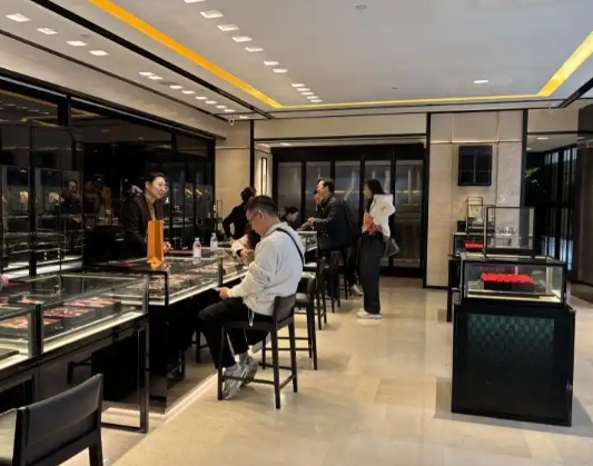 漲價(jià)后老鋪黃金不排隊(duì)了 究竟是怎么回事？