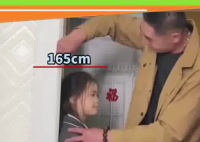 女子8歲時(shí)身高165cm現(xiàn)188cm 這基因太強(qiáng)大了