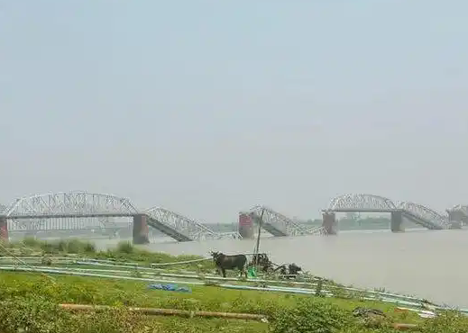 緬甸標志性大橋在強震中損毀嚴重 實在太嚴重了