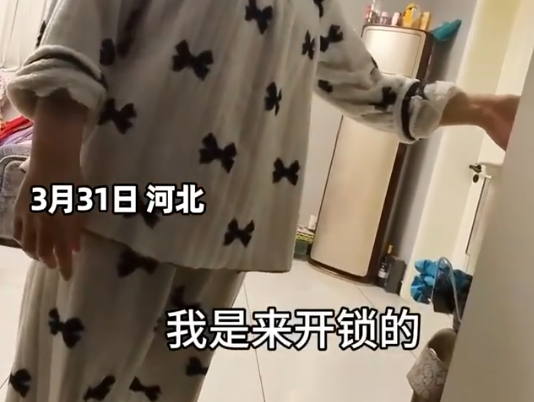 女子叫開(kāi)鎖師傅 來(lái)了個(gè)10歲小孩 這手藝杠杠的