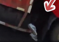 路人看到貨車?yán)铿F(xiàn)疑似人腳嚇得報警 到底是什么情況？