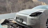 特斯拉提車(chē)11天撞報(bào)廢車(chē)主又提一輛 實(shí)在太悲劇了