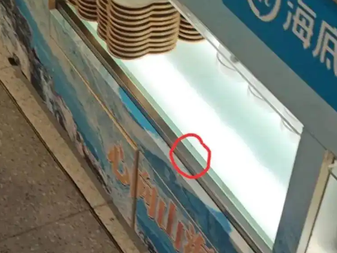 女子在海底撈拿蘸料時觸電受傷 為什么被電擊？