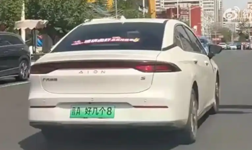 太原現(xiàn)“晉A好幾個(gè)8”車牌 交警調(diào)查 究竟是怎么回事？